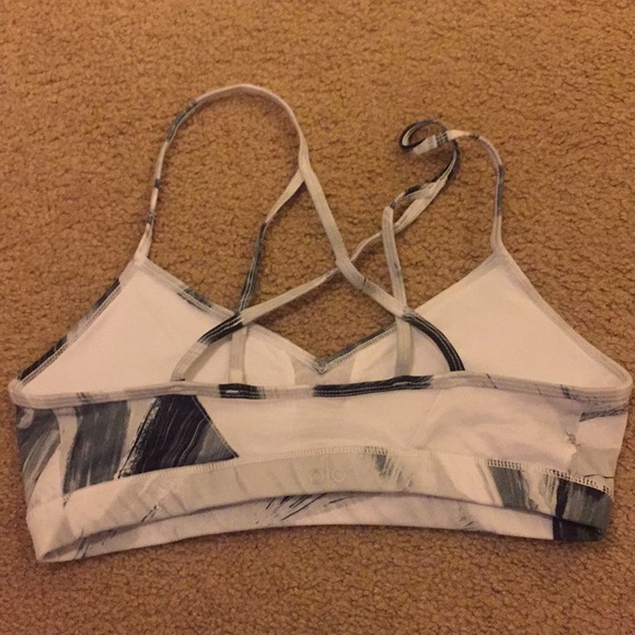 Alo Yoga sports bra and Lululemon running short - Picture 2 of 6